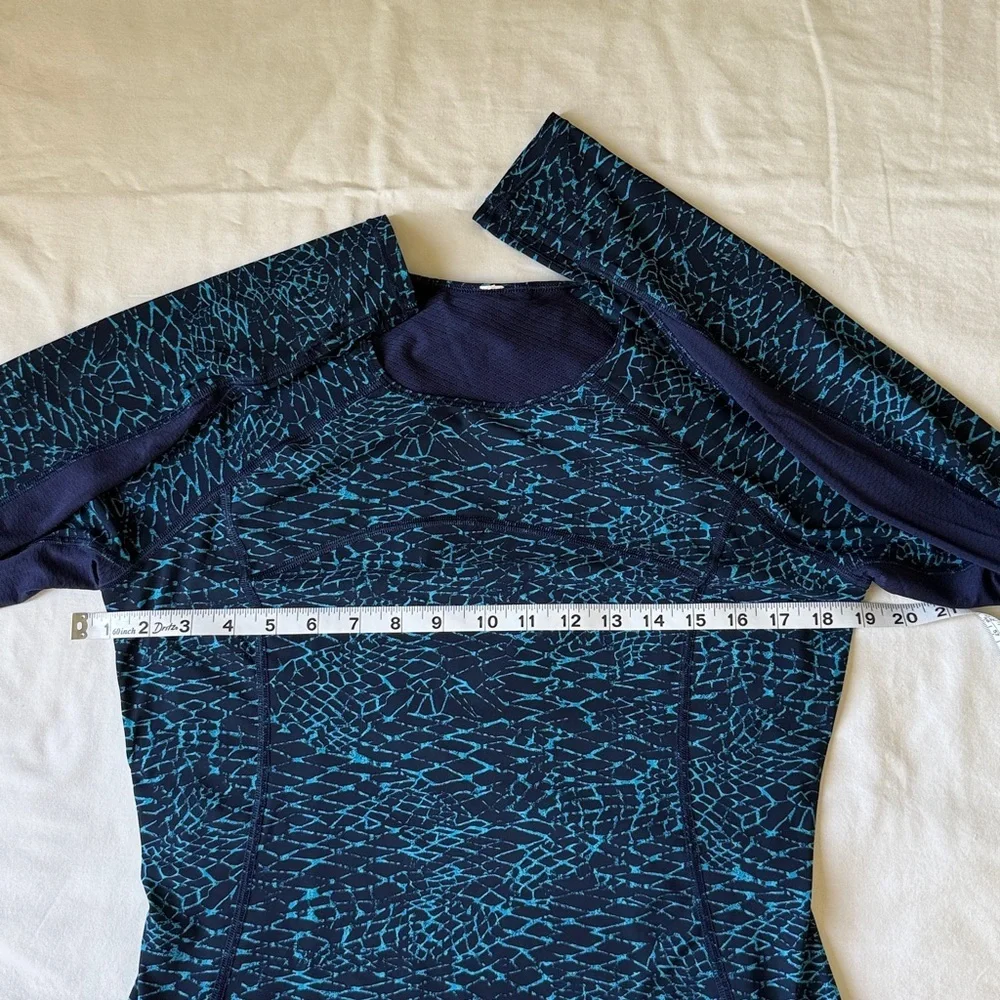 Lululemon Cover Me Long Sleeve Samba Snake Kayak Blue Hero Blue / Hero Blue✨